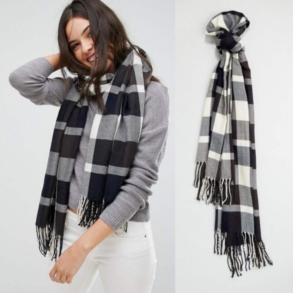 NWT Plush Ultra Soft Scarf Navy/Charcoal/White
